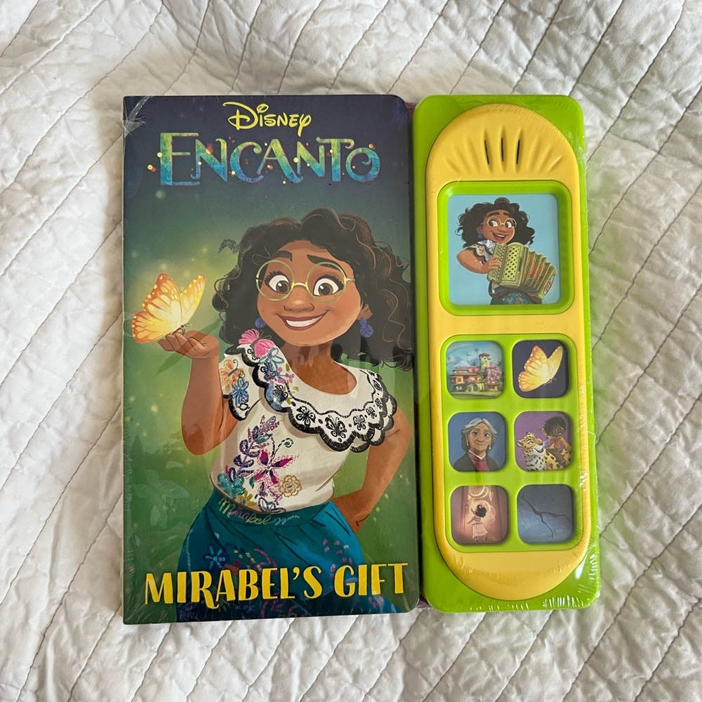 Encanto - Mirabel’s Gift Musical Book (NEW)